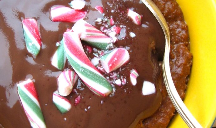 Овсяная каша с шоколадным пудингом и мятной карамелью