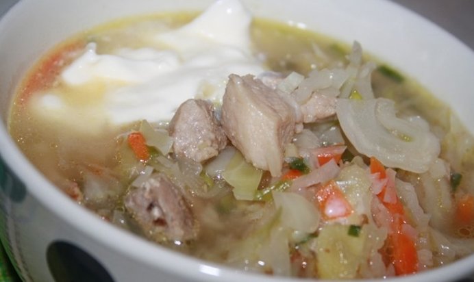 Щи со свежей капустой и свиной грудинкой