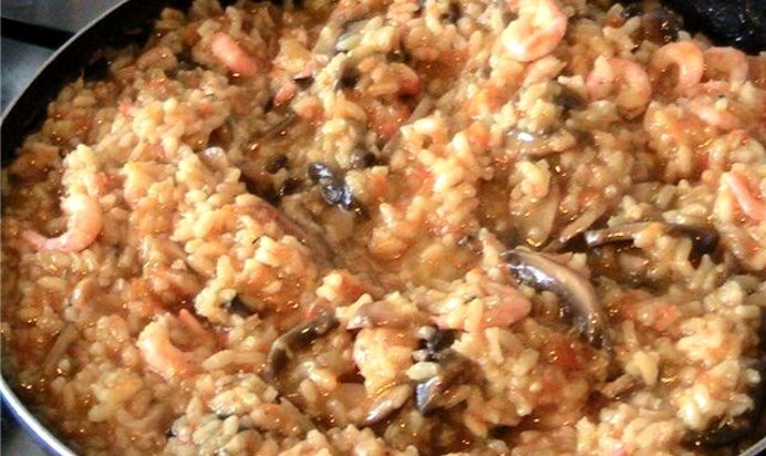Паэлья с грибами и креветками