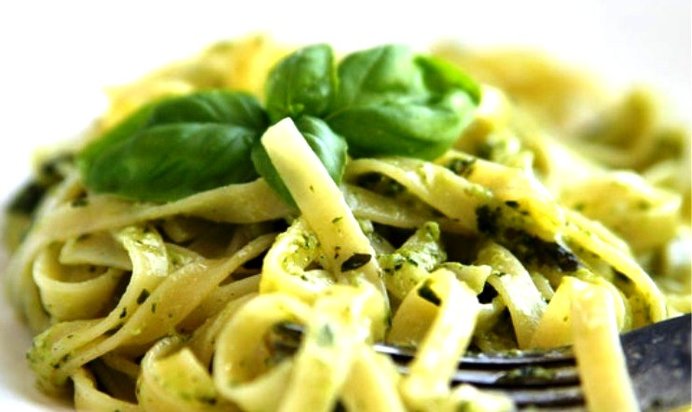 Паста с соусом песто