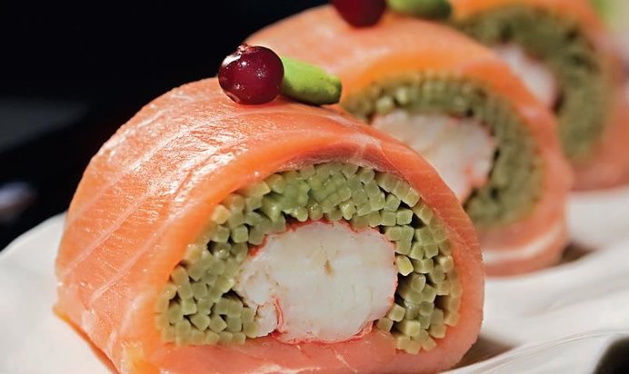 Удзича футомаки – роллы с копченым лососем и лапшой удзича