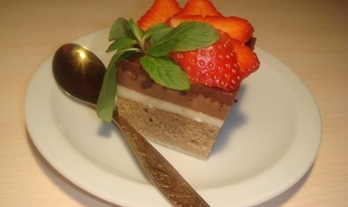 Кофейное пирожное «Три шоколада»