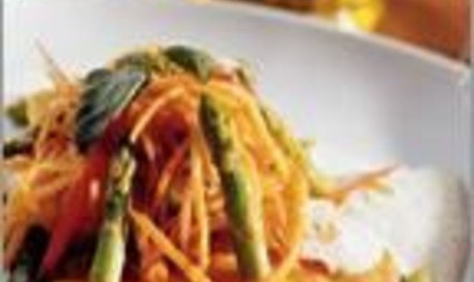 Горячая спаржа с трюфельным соусом