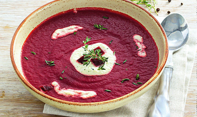 Свекольник с заправкой из огурца и сметаны