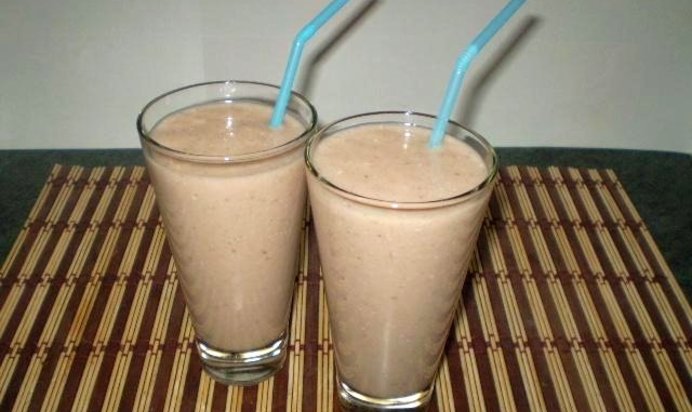 Смузи с бананом и земляникой