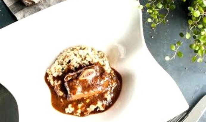 Овсянка с копчеными говяжьими ребрами