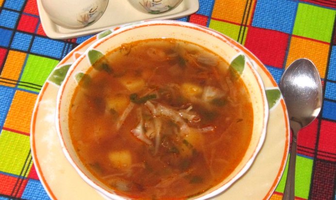 Постный борщ с квашеной свеклой и белой фасолью