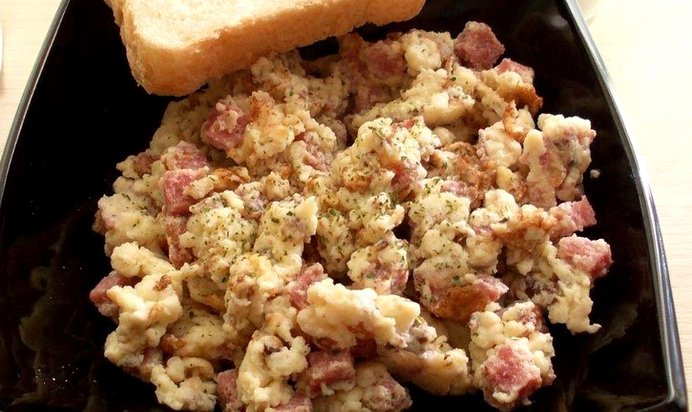 Омлет с колбасой