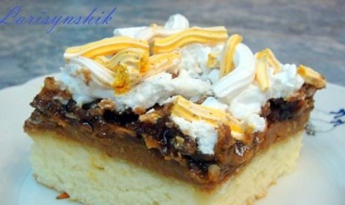 Пирожное с ореховой начинкой