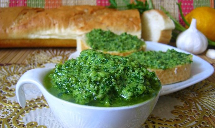 Соус песто из петрушки
