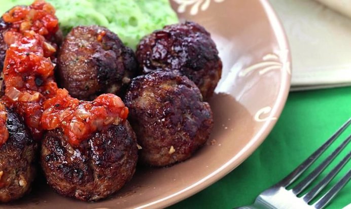 Коктейль из проростков золотистой фасоли, манго и огурца