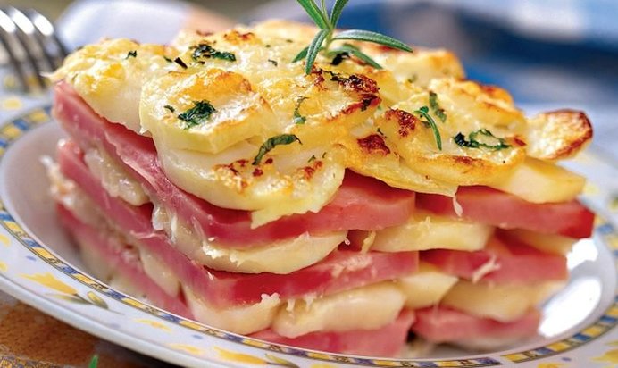 Картофельная запеканка с ветчиной