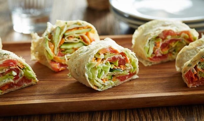 Роллы с рыбой, капустой и морковью