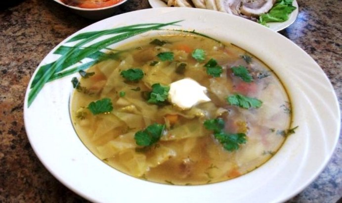 Щи из квашеной капусты со свининой