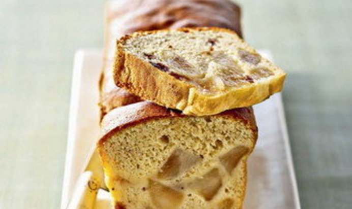 Кекс с яблоками и кишмишем