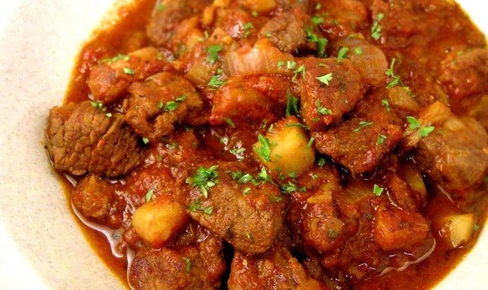 Гуляш с картошкой
