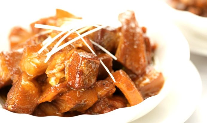 Гуляш из свинины с томатом