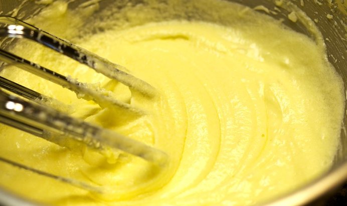 Тесто для шарлотки с яблоками