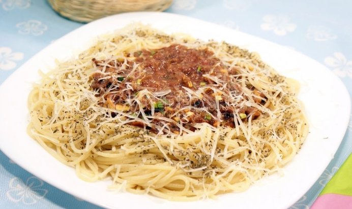 Хлебные рулеты с клубникой и сливками