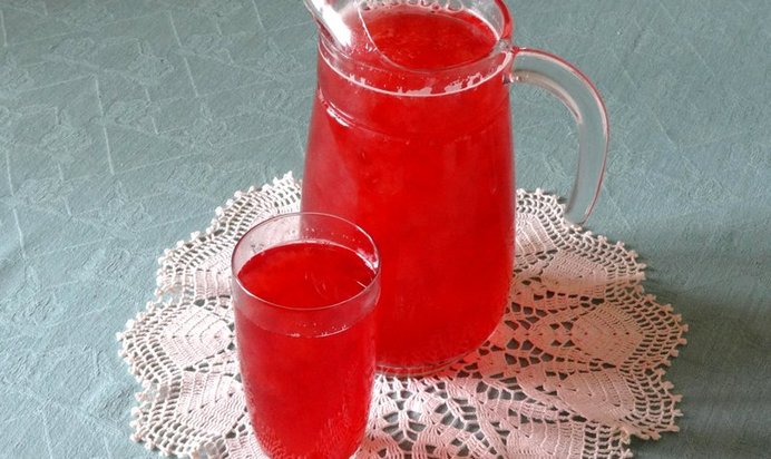 Компот из малины и яблок