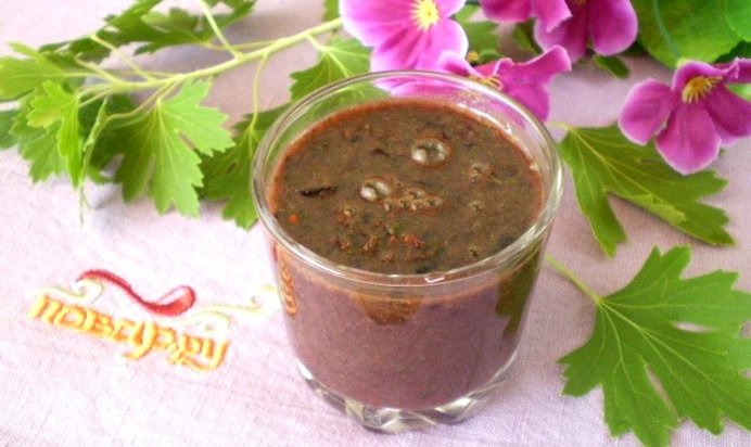 Зеленый коктейль с черной смородиной