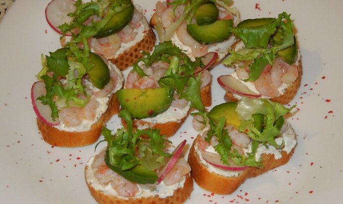 Брускетта с креветками