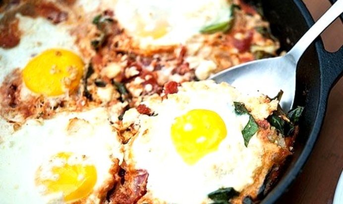 Яичница с брынзой