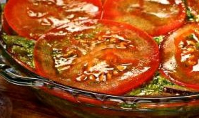 Салат из помидоров с песто