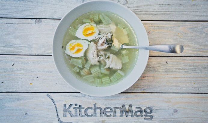 Легкий куриный бульон против похмелья