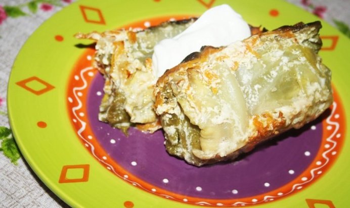 Голубцы с индюшатиной, запеченные в сметанном соусе