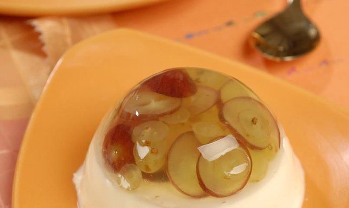 Панакотта с виноградным желе