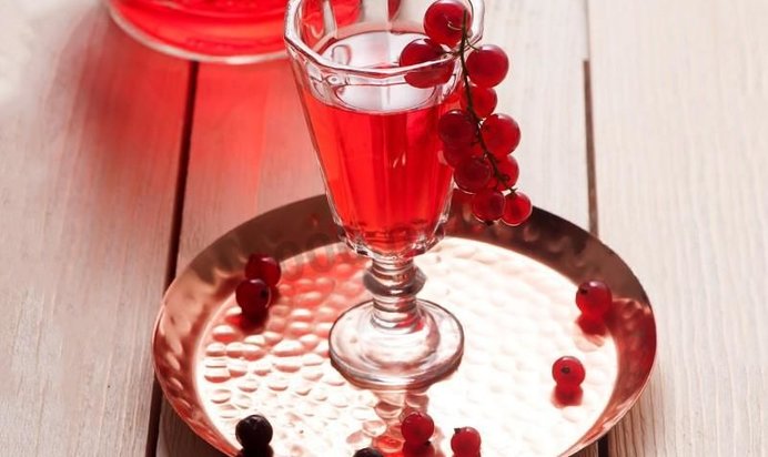 Домашняя наливка из красной смородины