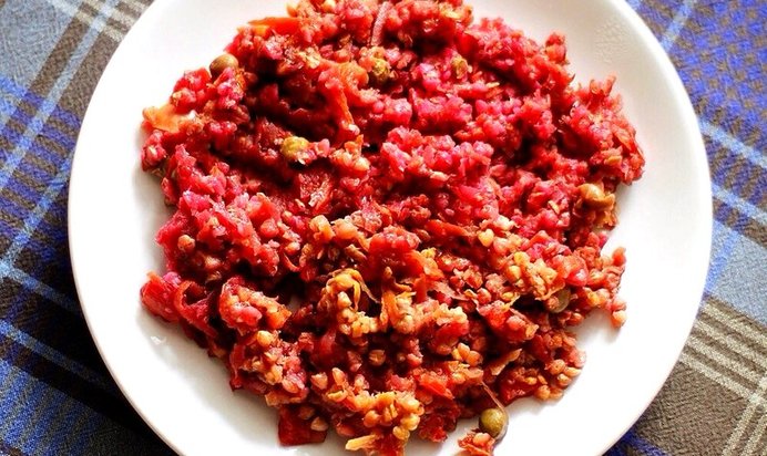 Зелёная гречка с свеклой и помидорами
