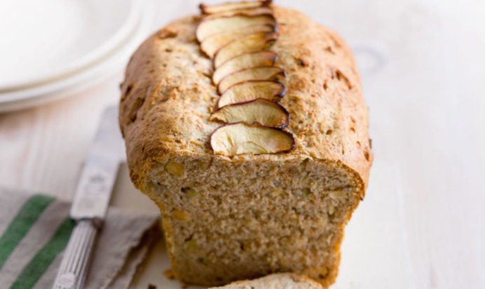 Яблочный кекс с фундуком