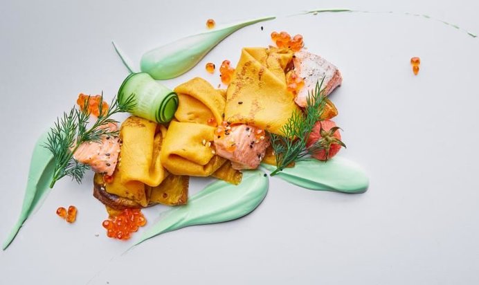 Морковные блины с лососем