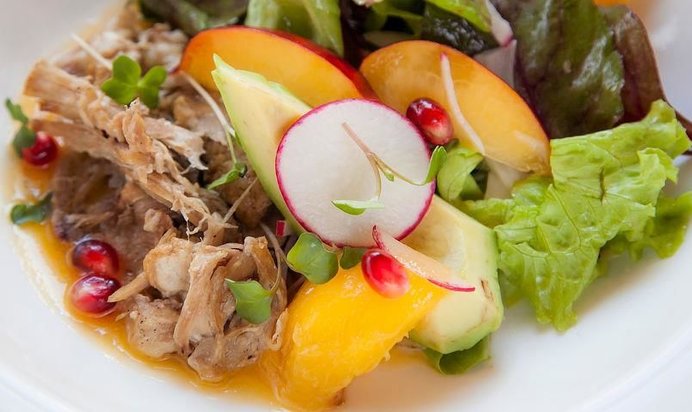 Тапас из белого хлеба с разными начинками