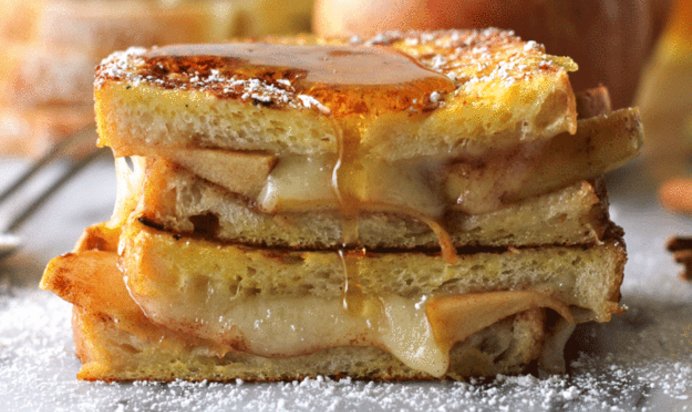 Французский тост с яблоком и сыром