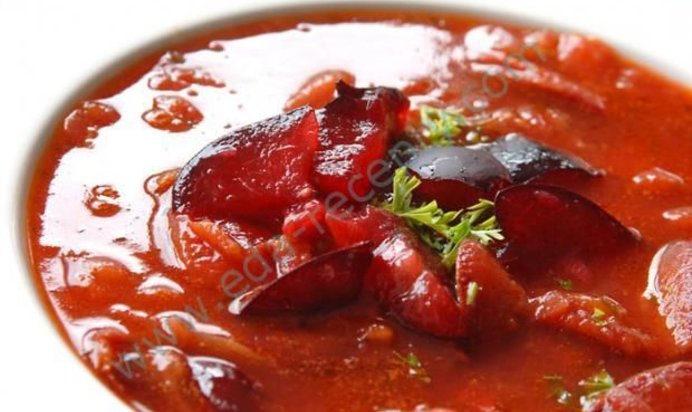 Дачный сливовый суп на курином бульоне