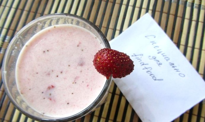 Клубничное молоко