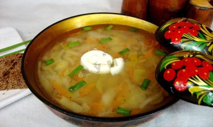 Щи из капусты с курицей в мультиварке