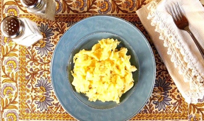 Простая яичница болтунья