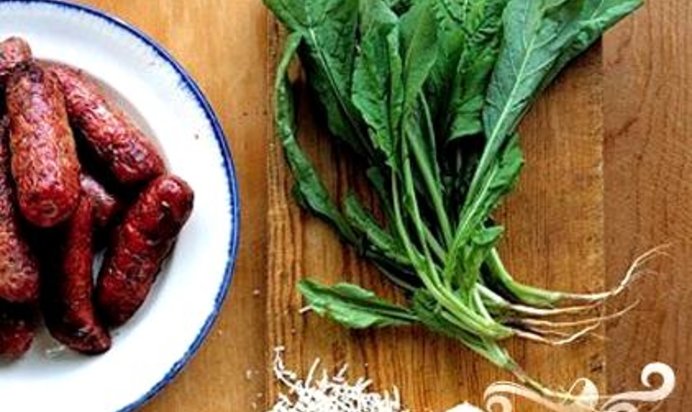 Сосиски-гриль с соусом песто из руколлы