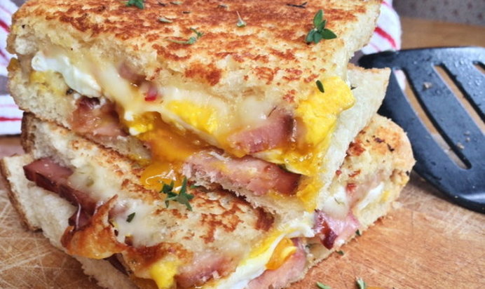 Бутерброды с яйцом и ветчиной