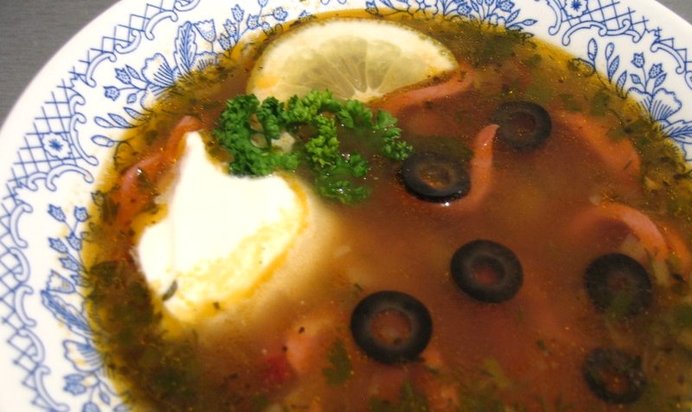 Солянка с сосиской и картошкой