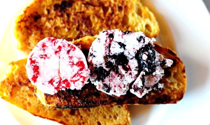 Французские тосты с ягодным маслом