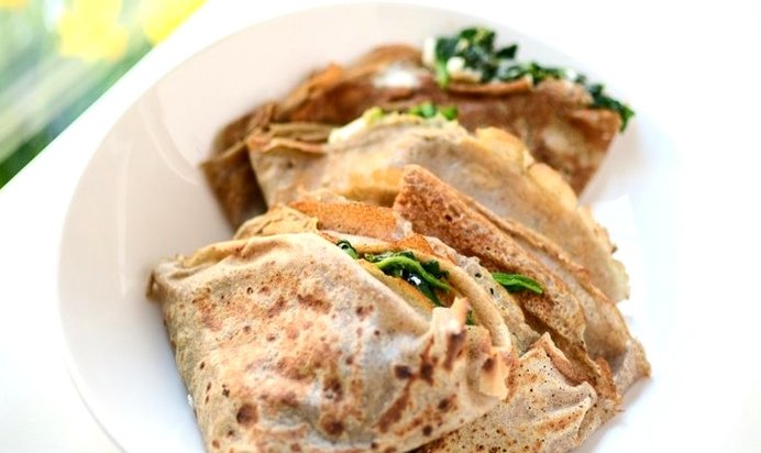 Блинчики со шпинатом и сыром