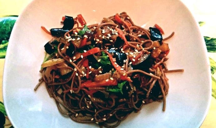 Гречневая лапша с овощами