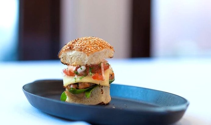 Бургер из норвежской семги