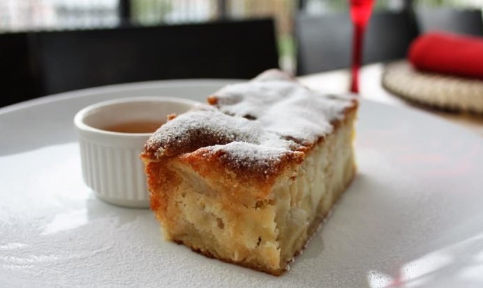 Домашняя шарлотка с антоновкой