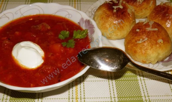 Украинский борщ с пампушками